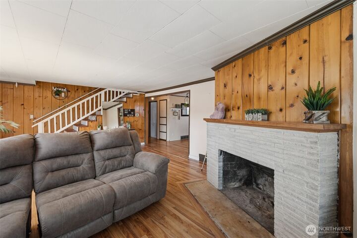 Property Photo:  905 W 11th Street  WA 98363 