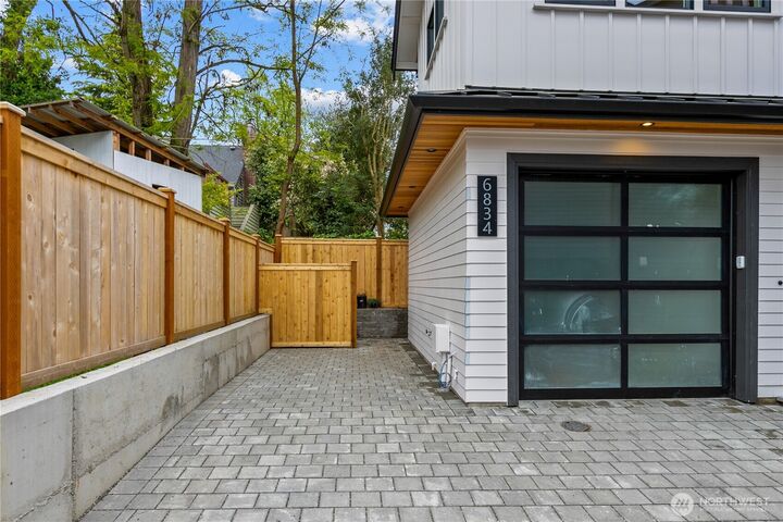Property Photo:  6834  47th Avenue NE  WA 98115 