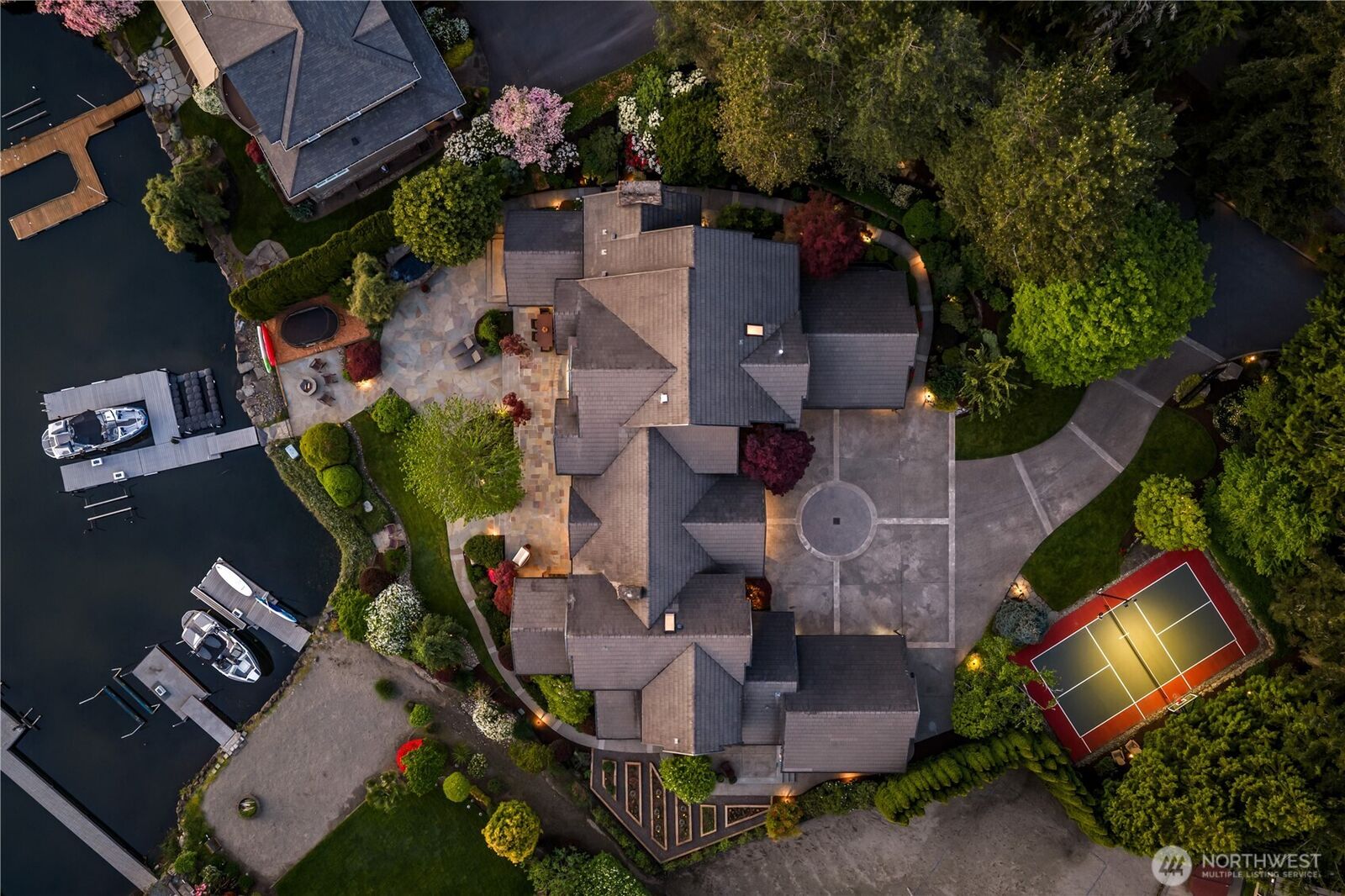 Property Photo: 3607 E Lake Sammamish Shore Lane NE WA 98074