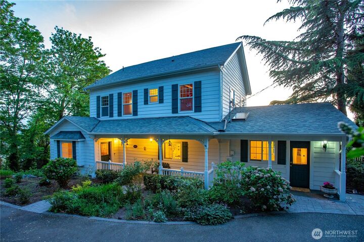 Property Photo:  405 S 7th  WA 98274 