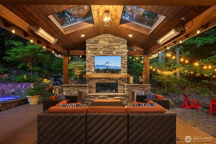 Property Photo: 8512 213th Place NE WA 98053