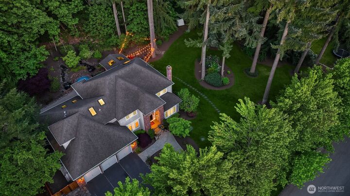 Property Photo:  8512  213th Place NE  WA 98053 