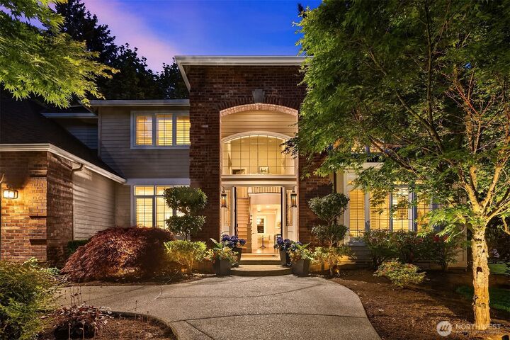Property Photo:  8512  213th Place NE  WA 98053 
