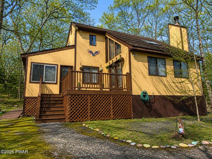 Property Photo:  328 Maple Ridge Drive  PA 18428 