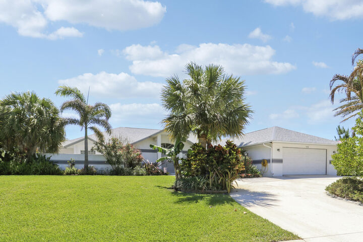 Property Photo:  550 SE Ashley Oaks Way  FL 34997 
