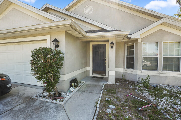 Property Photo: 609 NW Cardinal Drive FL 34983