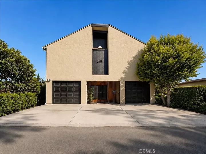 Property Photo:  1825 N Easterly Terrace  CA 90026 