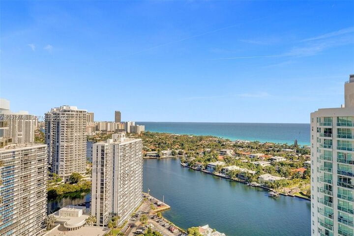Property Photo:  20281 E Country Club Dr Ph14  FL 33180 