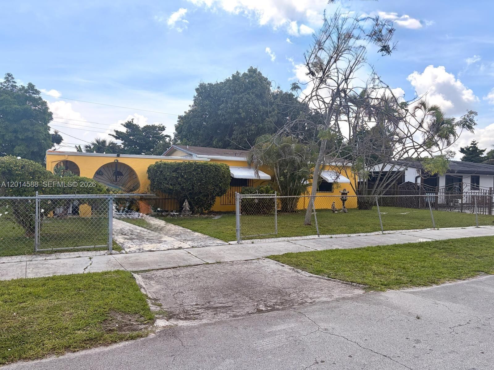 Property Photo:  3721 SW 104th Ct  FL 33165 