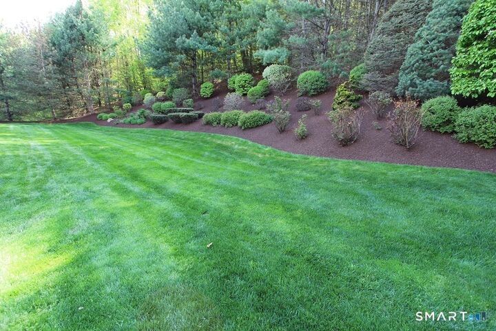 Property Photo:  19 Devonshire Court  CT 06001 