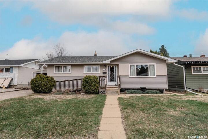 Photo de la propriété:  134 Maclean Crescent  SK S7J 2R7 