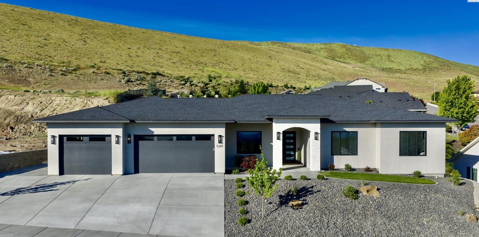 Property Photo:  5289 S Quincy Pl  WA 99337 