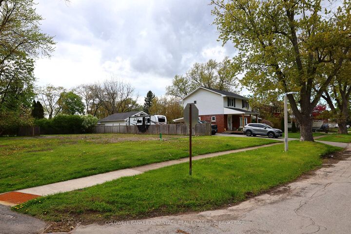 Property Photo:  74 Summit Avenue  ON L3C 4G7 