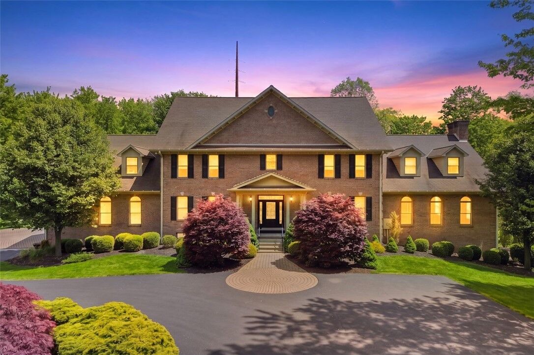 Property Photo:  1040 Chanticleer Dr  PA 15046 
