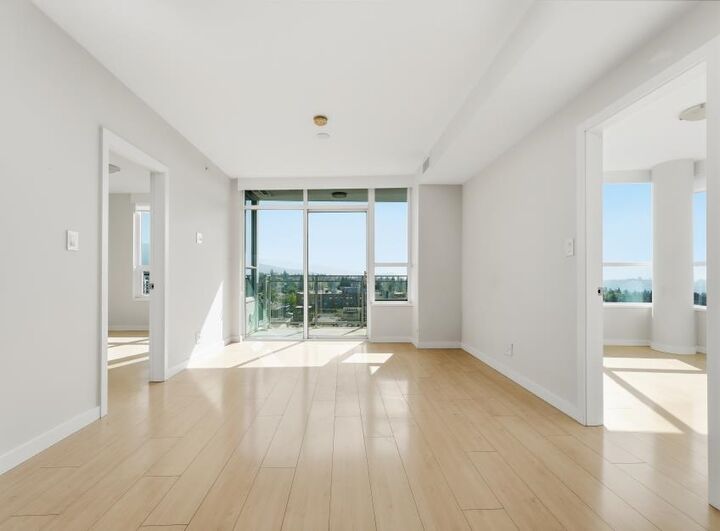 Property Photo: 125 14th Street 1702 BC V7L 0E6