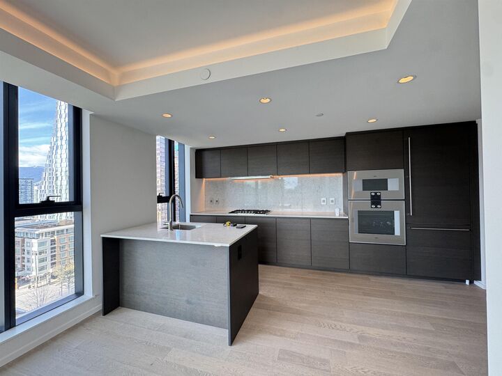 Property Photo:  1408 Robson Street 1102  BC V6Z 3A9 