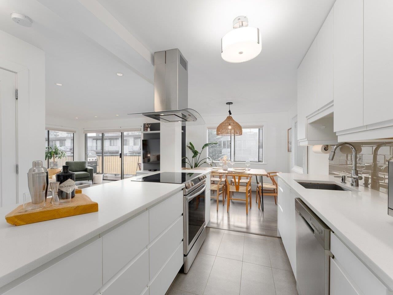 Property Photo:  127 E 4th Street 103  BC V7L 1H7 