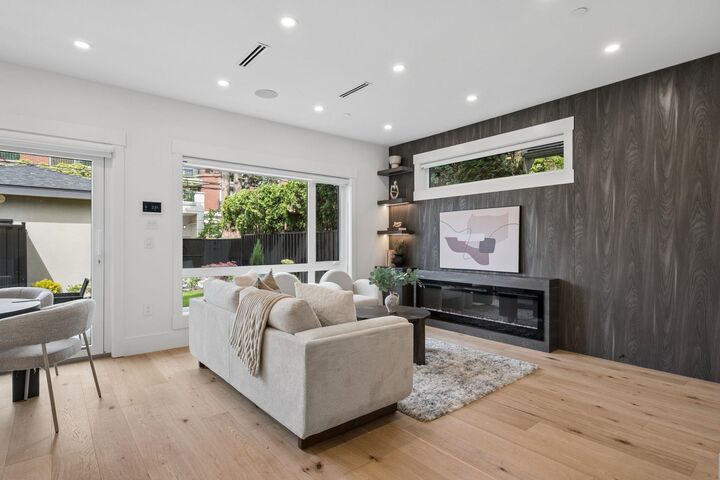 Property Photo:  4549 W 11th Avenue 2  BC V6R 2M5 