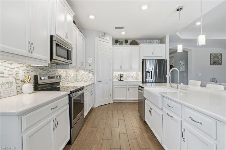 Property Photo:  28009 Longboat Key Run  FL 34135 