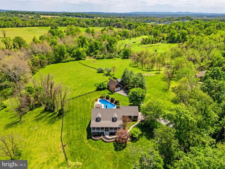 Property Photo:  18654 Airmont Road  VA 20132 