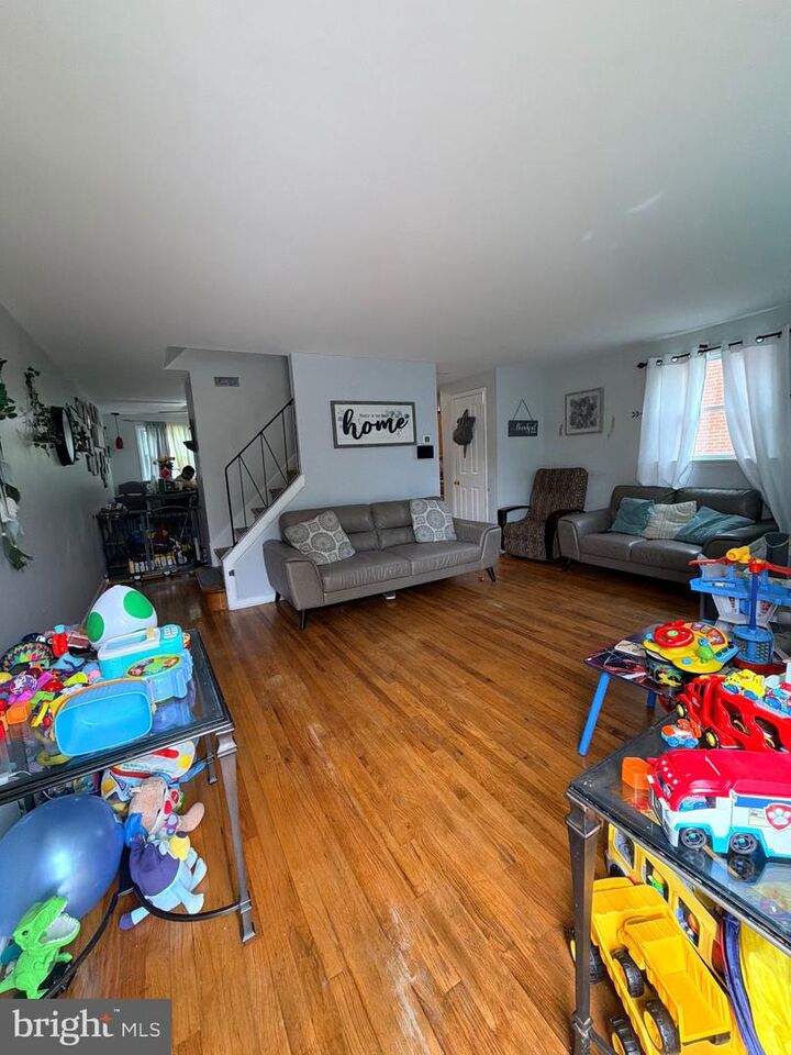 Property Photo: 616 N Dupont Road DE 19804