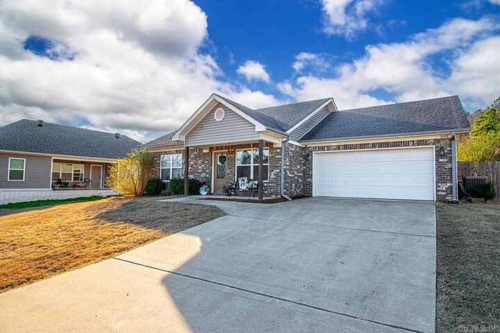 Property Photo:  1025 Heritage Way  AR 72019 