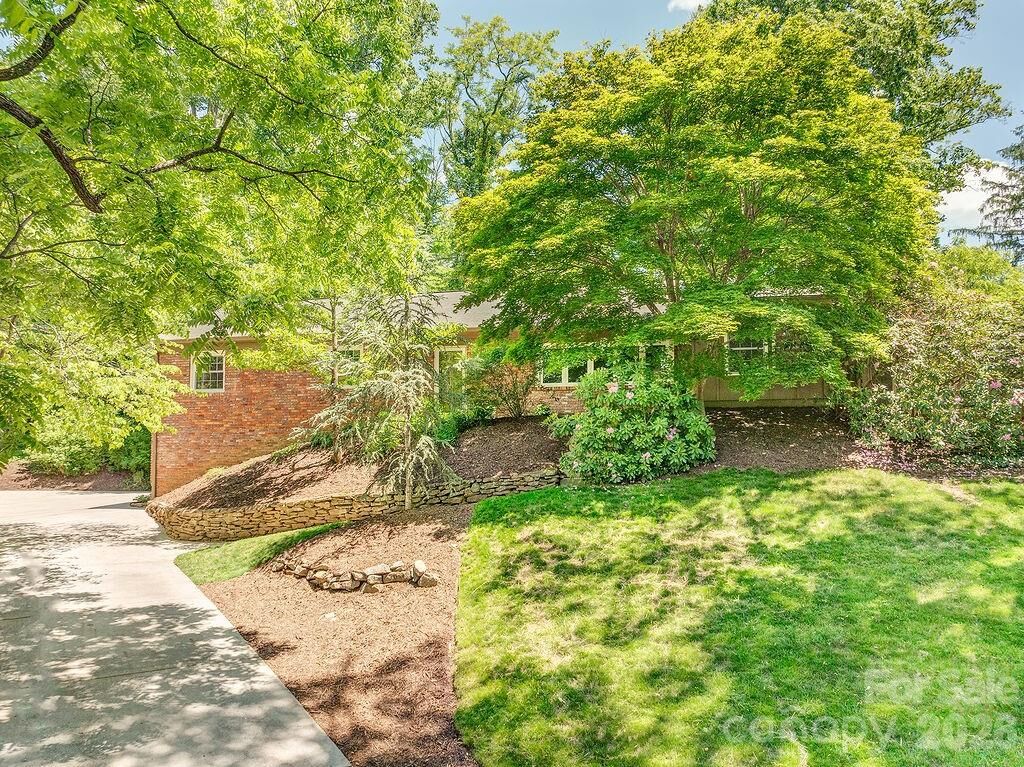 Property Photo:  35 Dogwood Road  NC 28804 