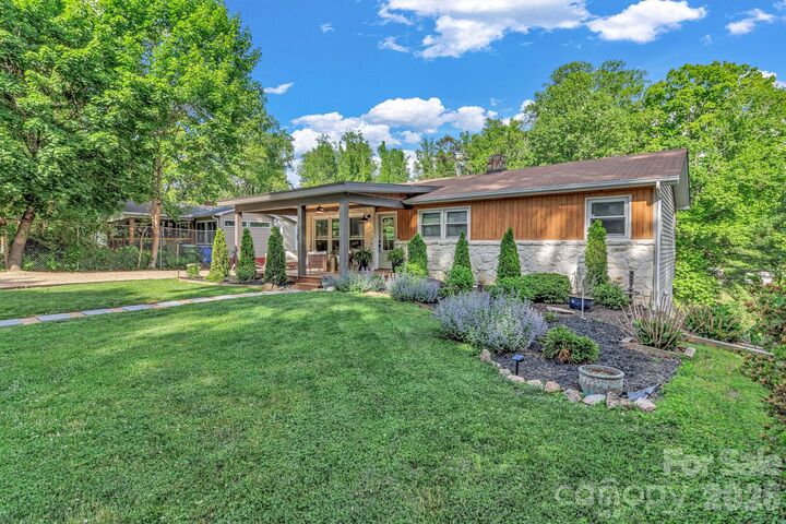 Property Photo:  118 Vance Crescent Extension  NC 28806 