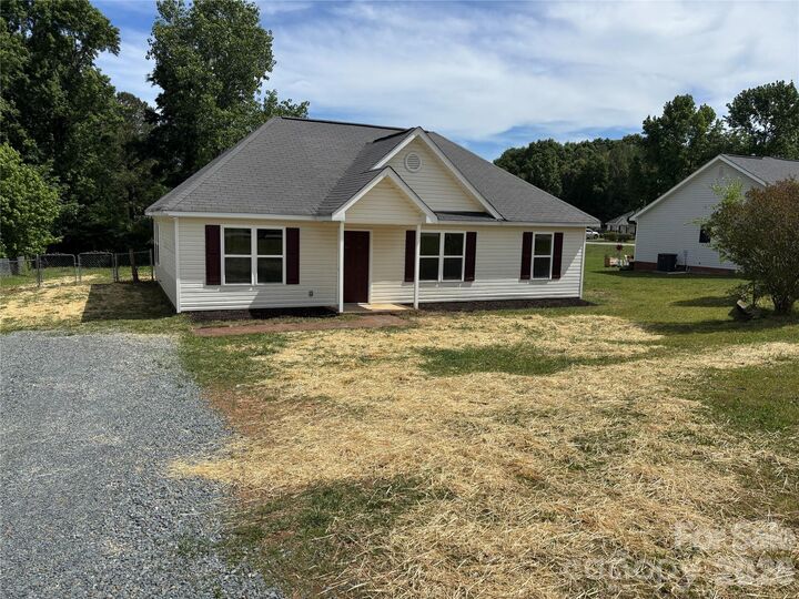 Property Photo:  1002 Crescent Way  NC 28174 