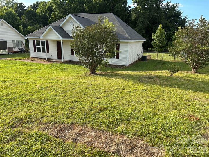 Property Photo:  1002 Crescent Way  NC 28174 