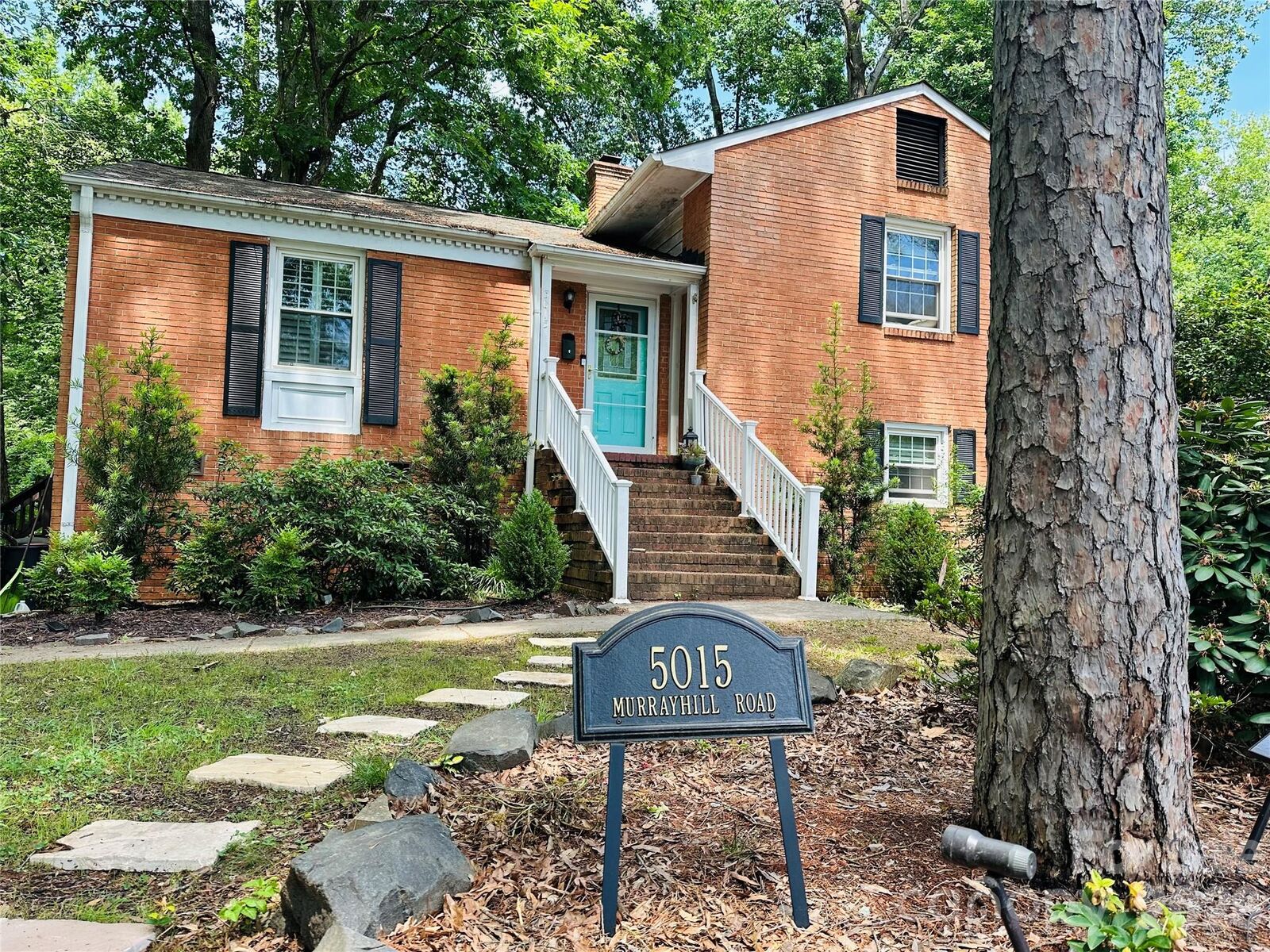 Property Photo: 5015 Murrayhill Road NC 28210