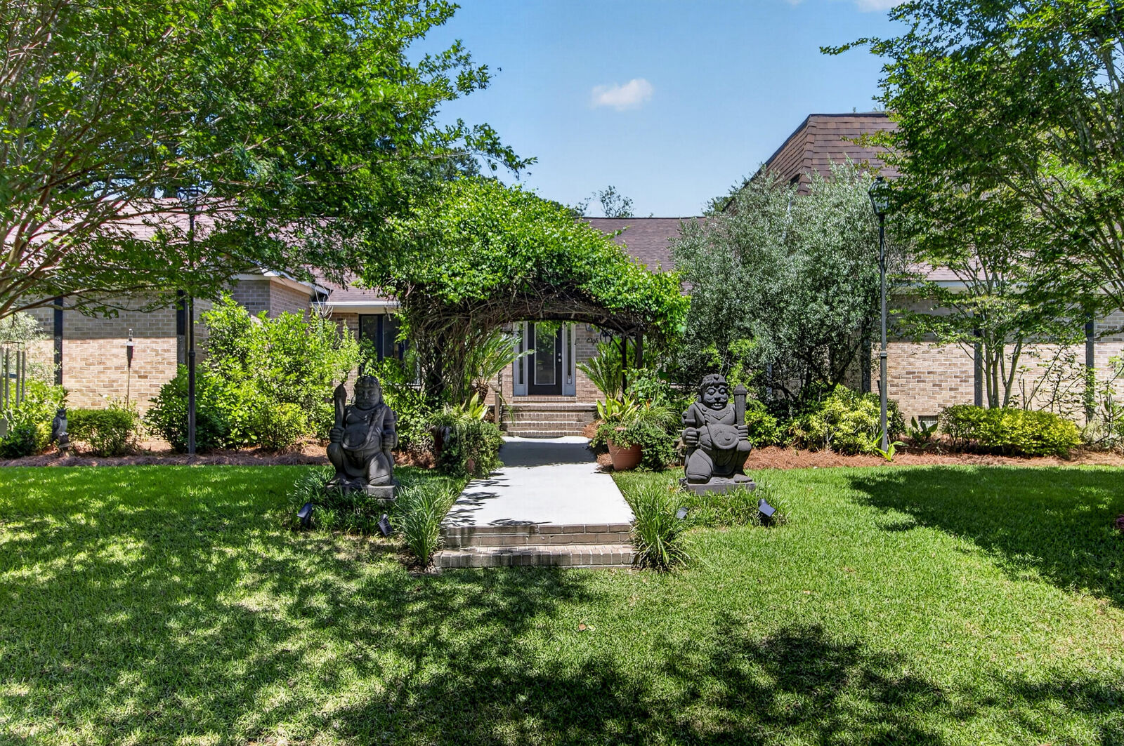 Property Photo:  18 Old English Drive  SC 29407 