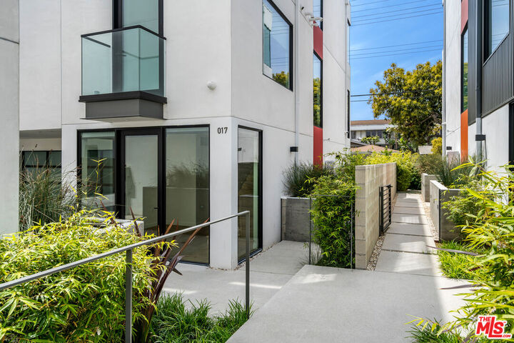 Property Photo: 2017 Barry Ave CA 90025