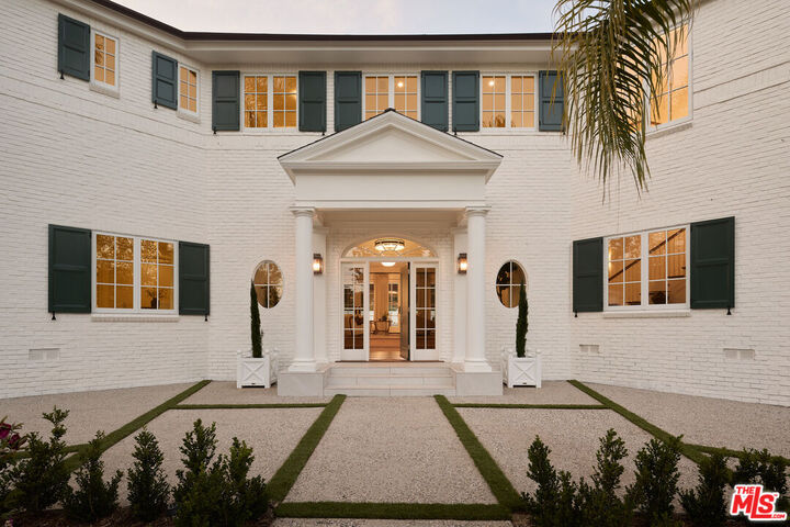 Property Photo:  31 Oakmont Dr  CA 90049 