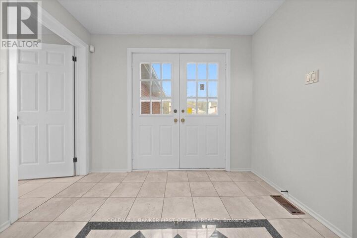 Property Photo:  1841 Thistleleaf Crescent  ON K1C 5W8 