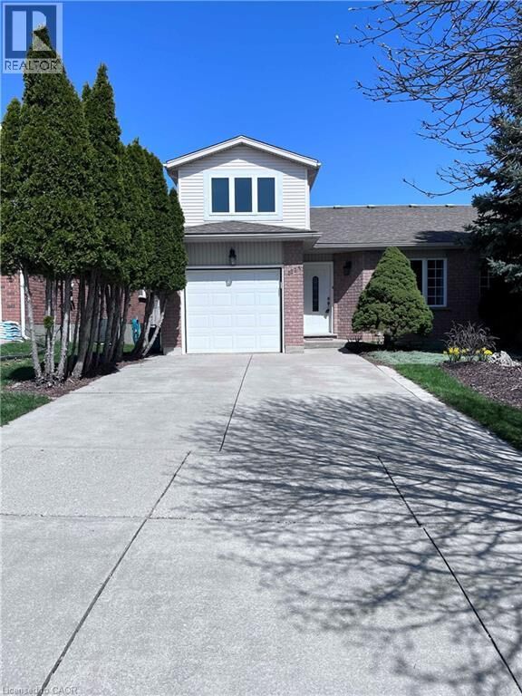 Property Photo:  622 Rummelhardt Drive  ON N2T 2K7 