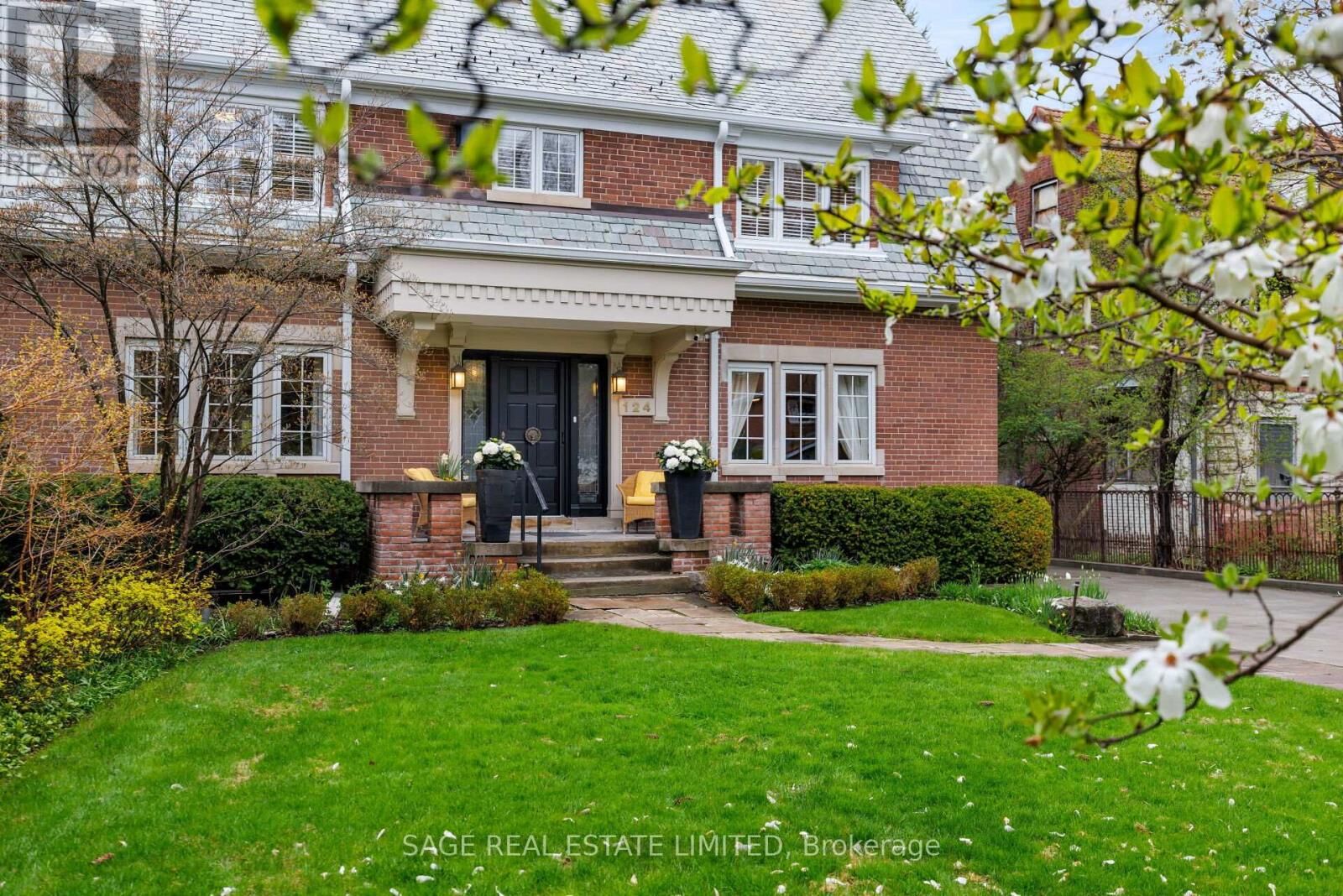 Property Photo:  124 Blythwood Road  ON M4N 1A4 