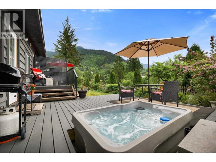 Property Photo:  624 Lower Crescent  BC V8B 1J1 