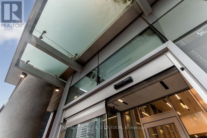 Property Photo:  99 Broadway Avenue 1807  ON M4P 0E3 