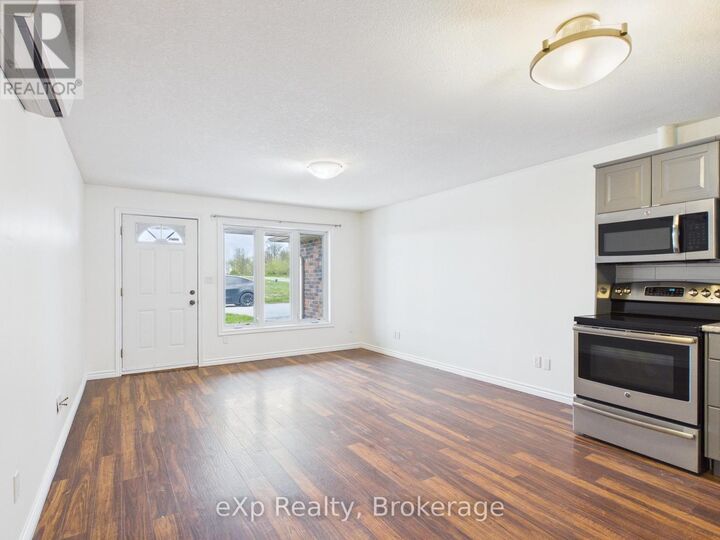 Property Photo:  55 Regent Street South 2  ON N0G 2N0 