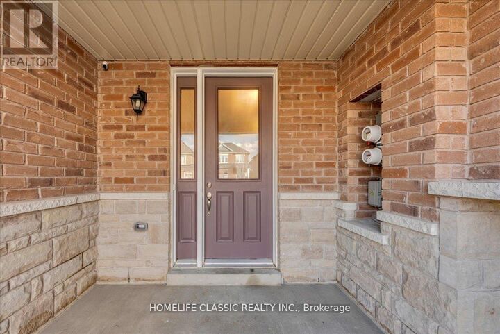 Property Photo:  82 Blackberry Valley Crescent  ON L7C 3Z8 