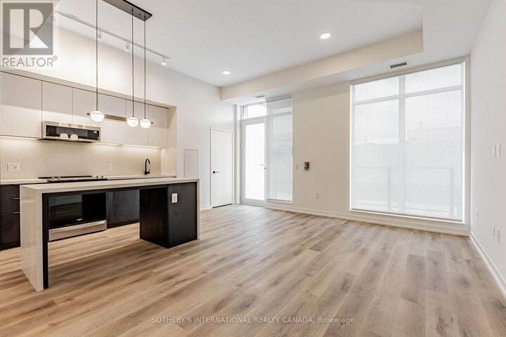 Property Photo:  31 York Garden Way 104  ON M6A 2V1 