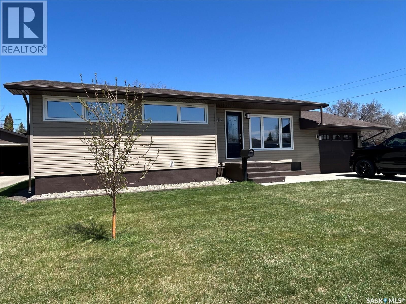 Property Photo:  1613 Dieppe Crescent  SK S4A 1W8 