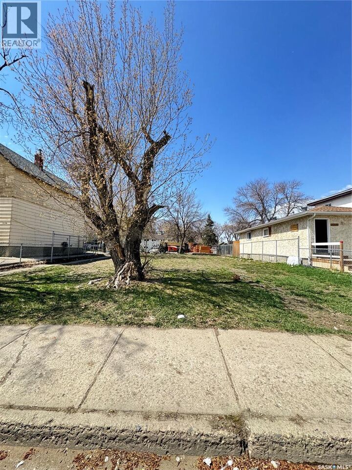 Property Photo:  1122 Angus Street  SK S4T 1Y5 