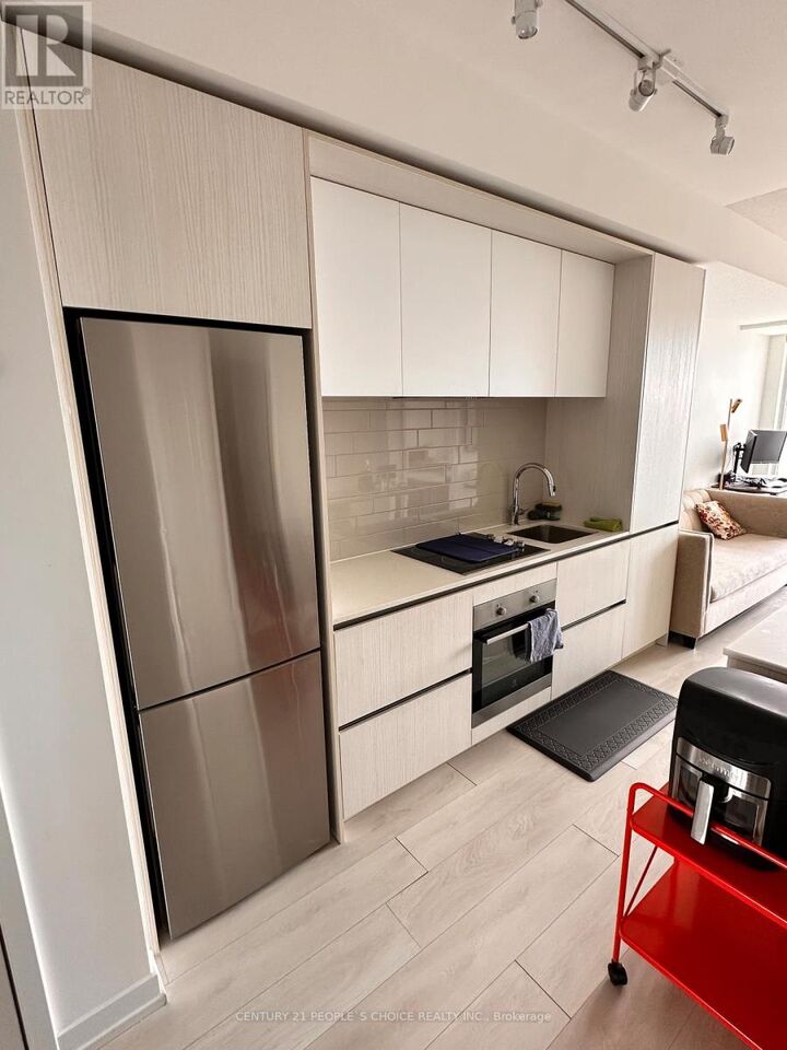 Property Photo:  225 Sumach Street North 1704  ON M5A 0P8 