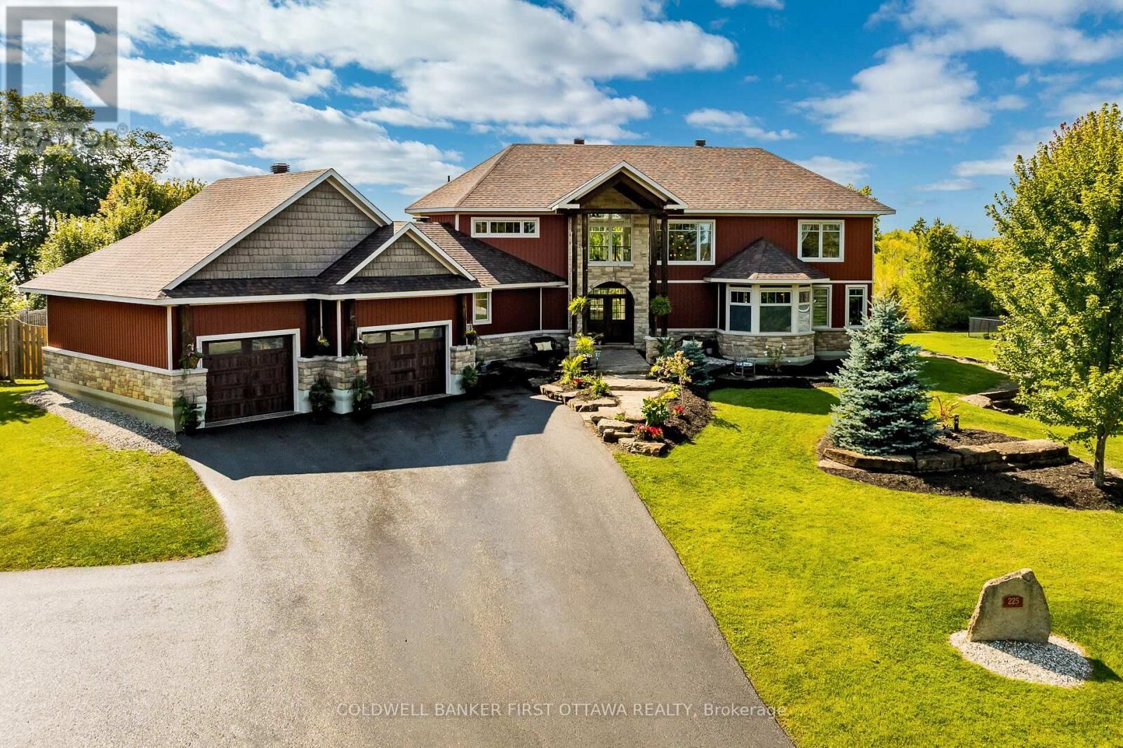Property Photo:  225 Hillcrest Drive  ON K0A 1A0 
