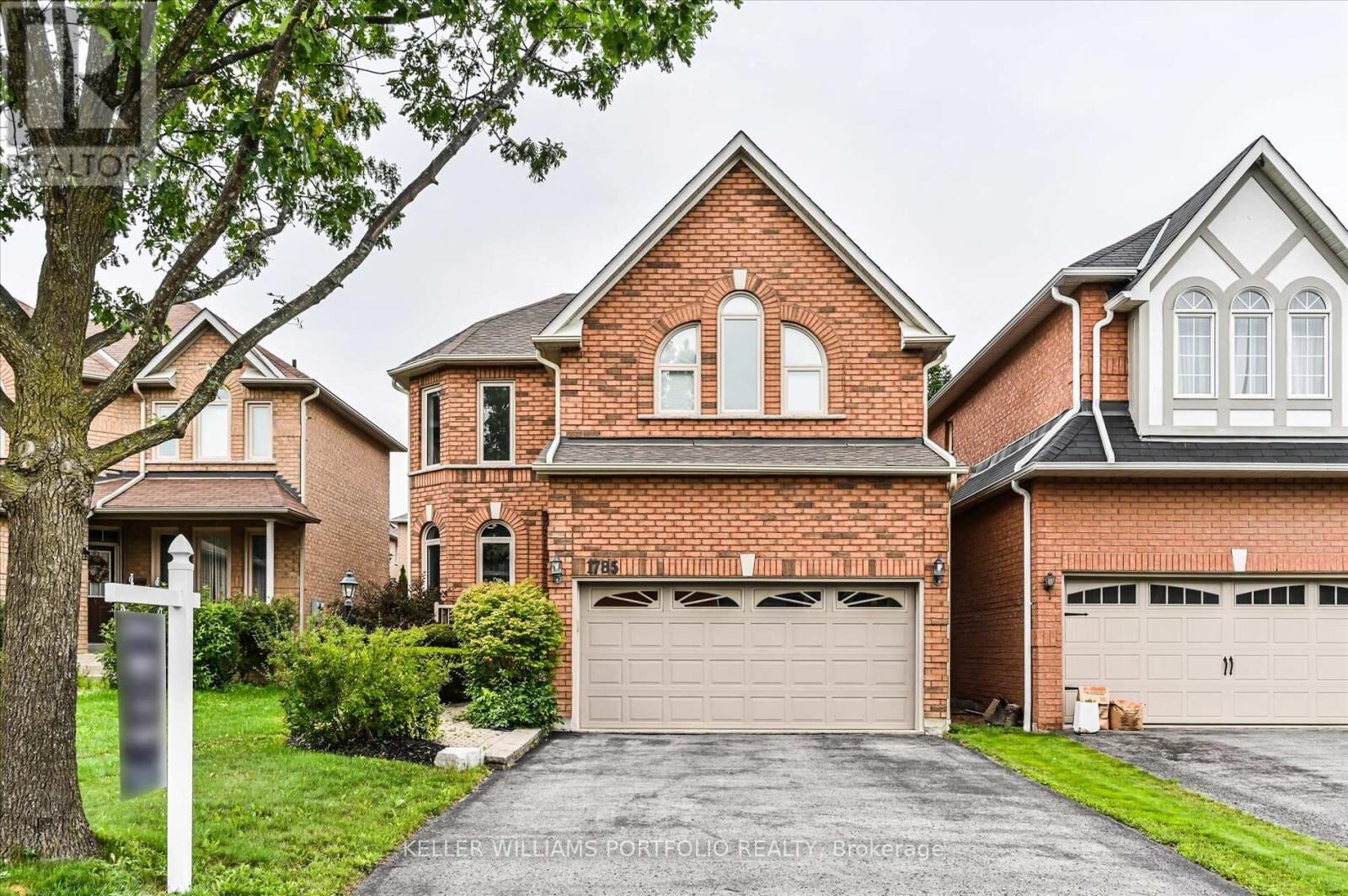 Property Photo:  1785 Autumn Crescent  ON L1V 6W7 