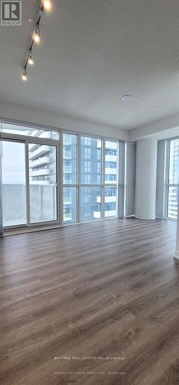 Property Photo:  195 Commerce Street 4115  ON L4K 0P9 