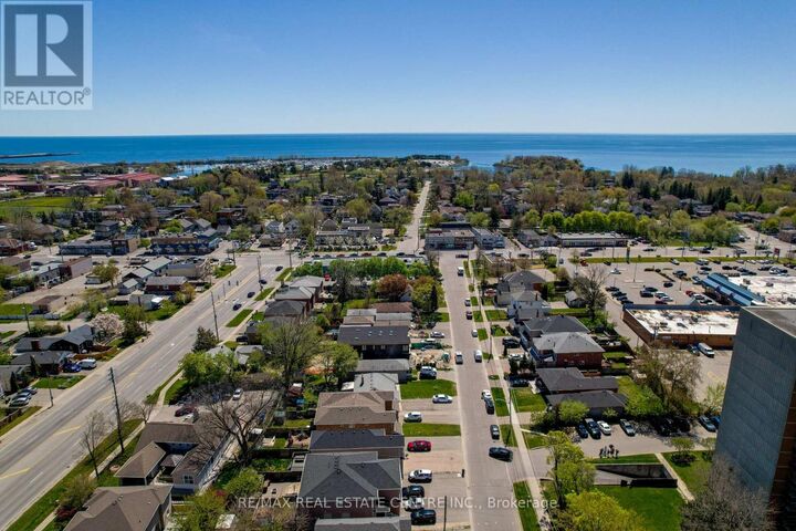 Property Photo:  1100 Caven Street 704  ON L5G 4N3 