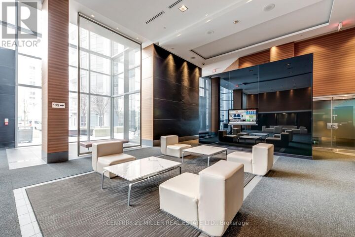 Property Photo:  125 Village Green Square 3803  ON M1S 0G3 